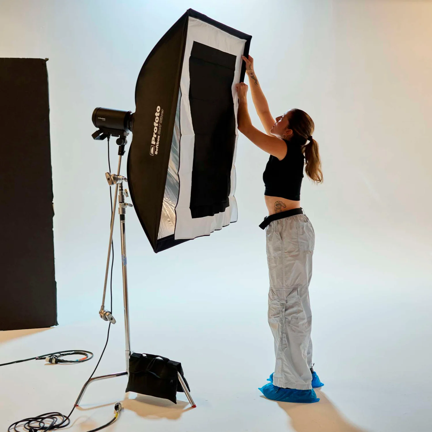 Profoto Softbox 3x4-Feet Rectangular Removable Diffuser (Silver) with Softgrid and Edge Mask Bundle - Image 6