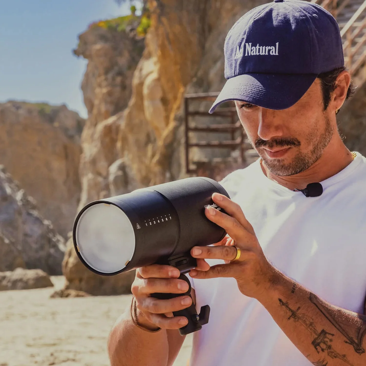 Profoto B30 Monolight Bundle with Softbox, Softgrid and Battery - Image 5