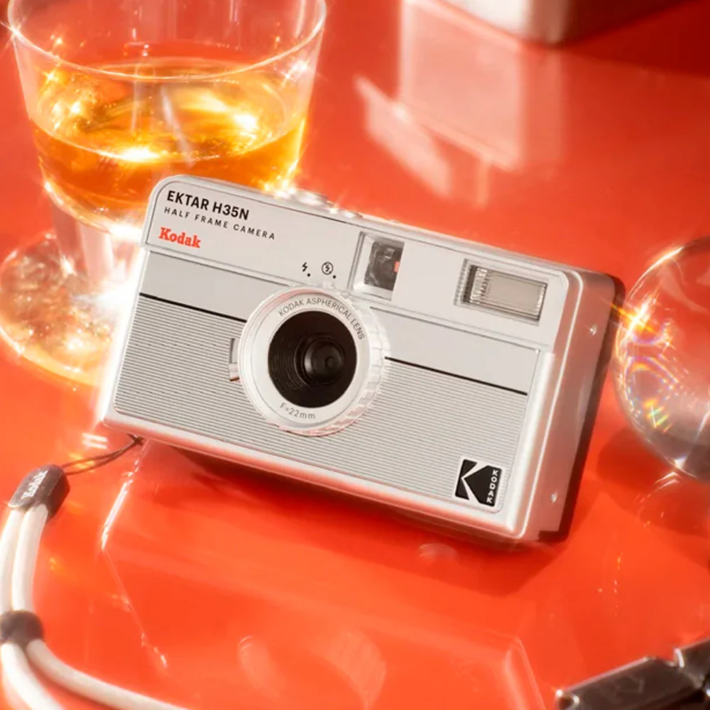 Kodak Ektar H35N 35mm Half Frame Film Camera with Star Filter (Striped Silver) Bundle - Image 9