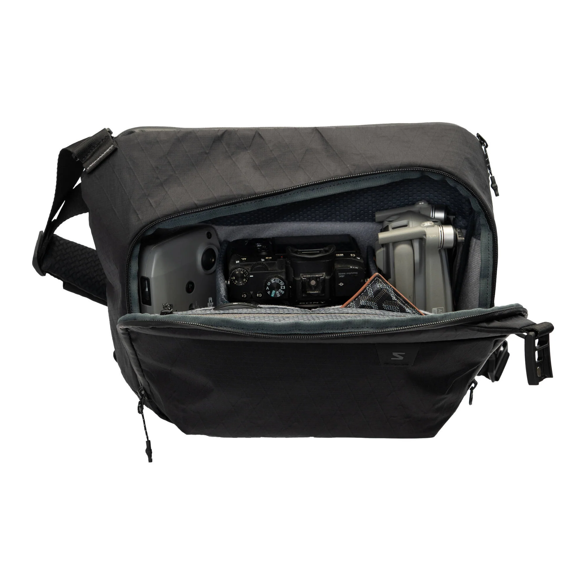 Sakk Gear Nomad Waterproof Laptop and Camera Sling Bag (Black) - Image 4