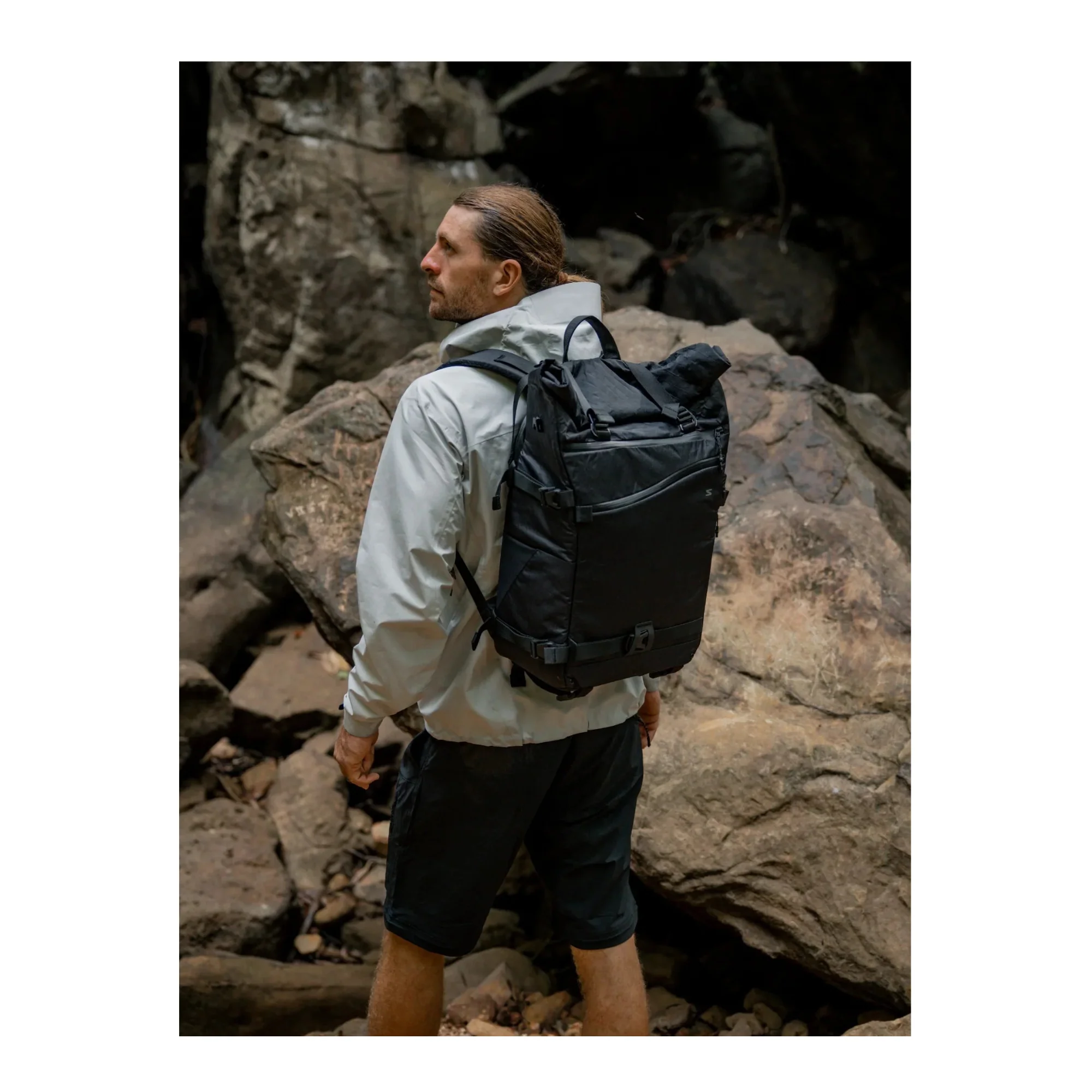 Sakk Gear Rolltop Ranger Water-resistant Camera Backpack (25L, Black) - Image 8