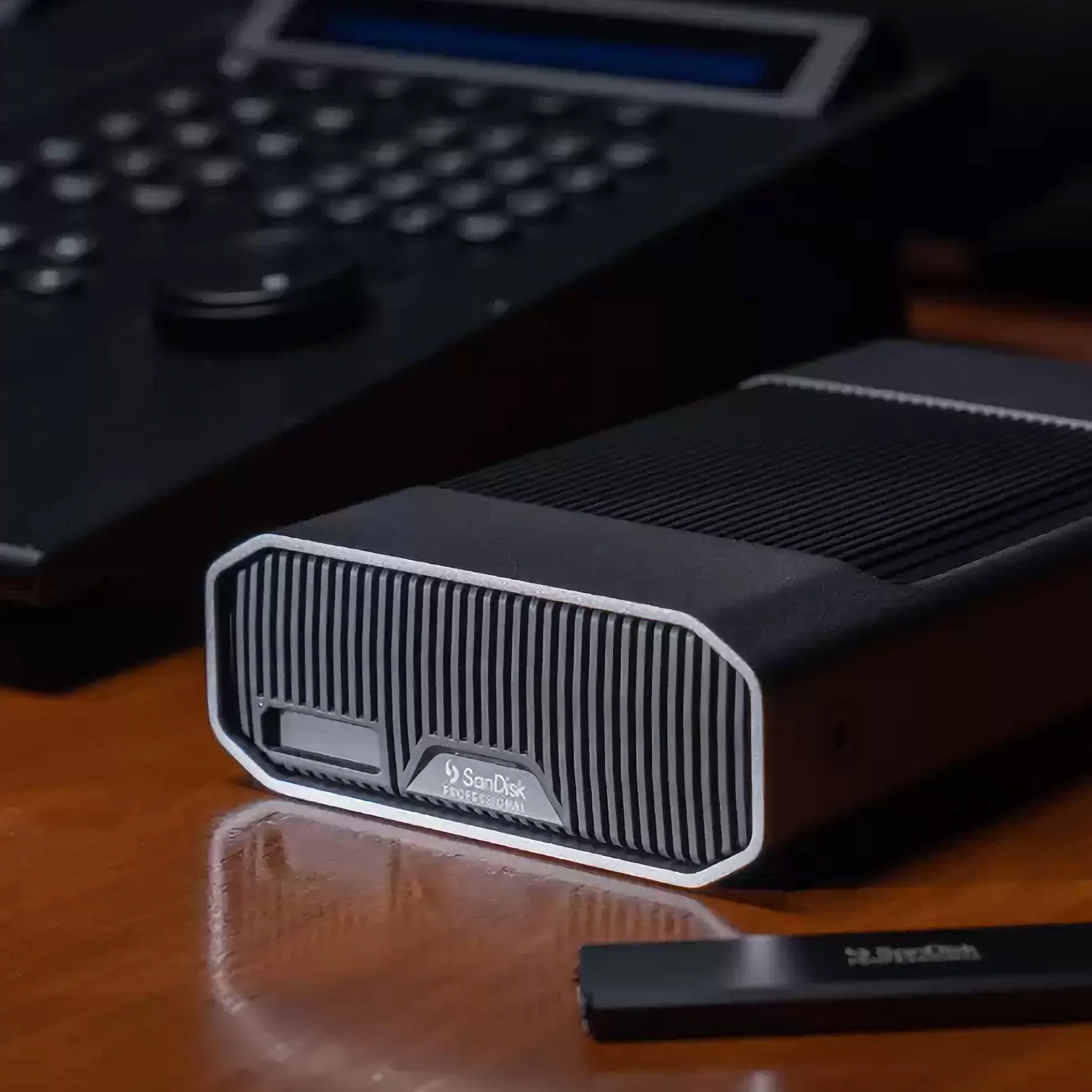 SanDisk Professional 6TB G-Drive Project Thunderbolt 3 External Hard Disk with 10Gbps USB (Black) - Image 3