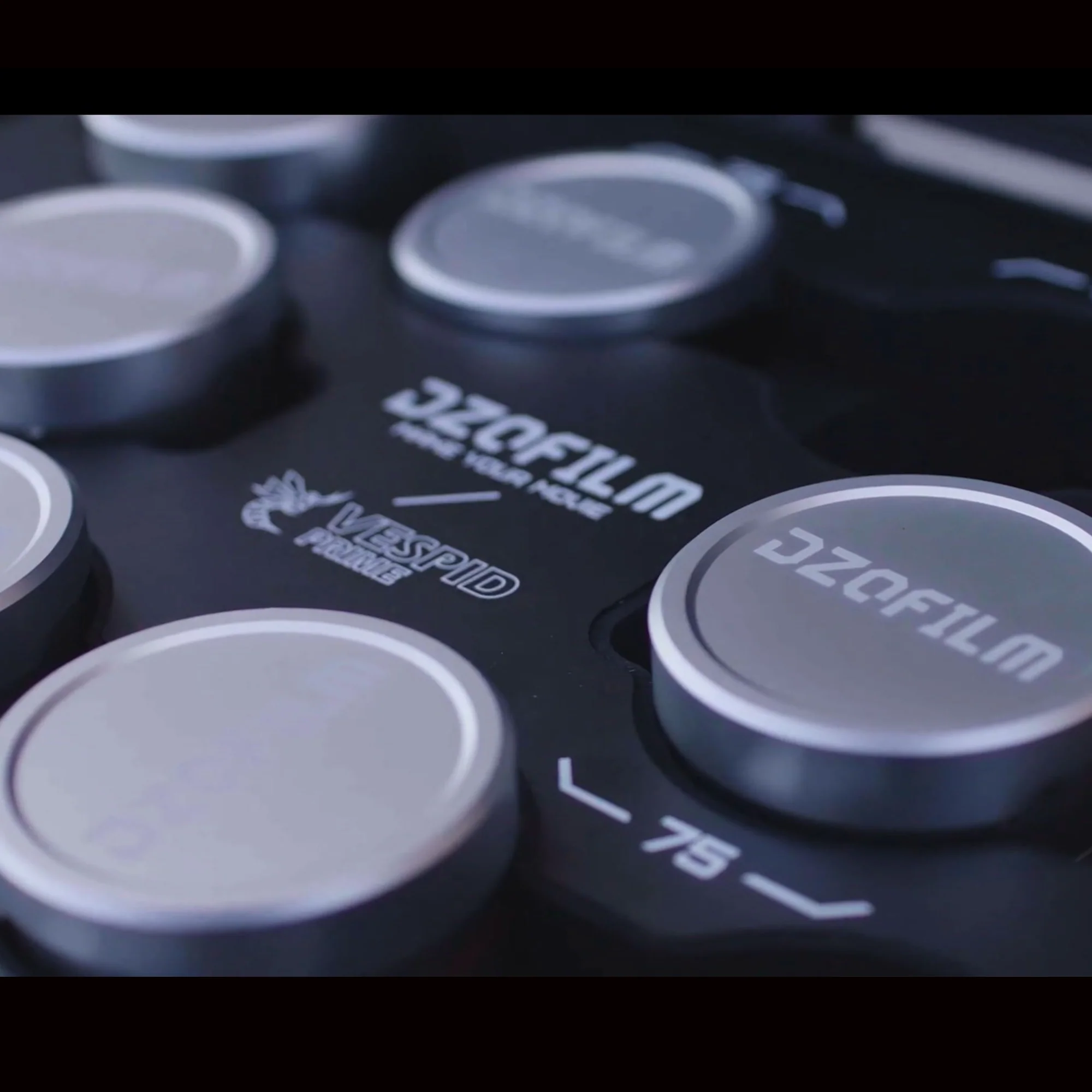 DZOFilm VESPID Retro 7-Lens Kit 16mm, 25mm, 35mm, 50mm, 75mm, 100mm, and 125 mm with Hard Case - Image 10