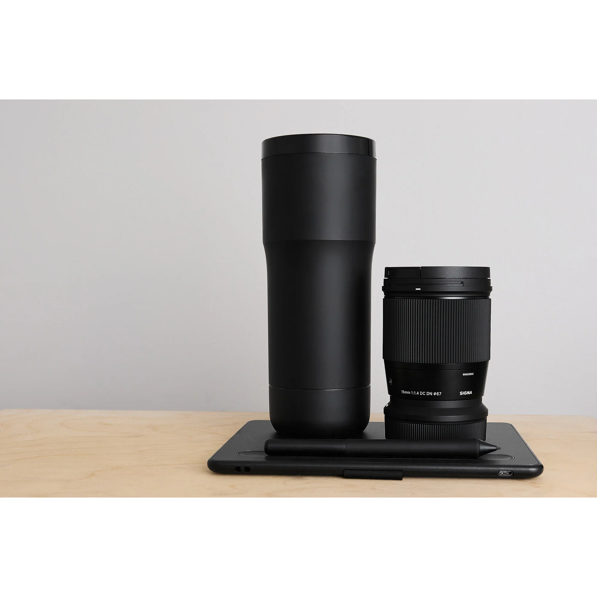 Sigma 16mm F1.4 DC DN Contemporary Lens (Canon RF) Bundle - Image 8