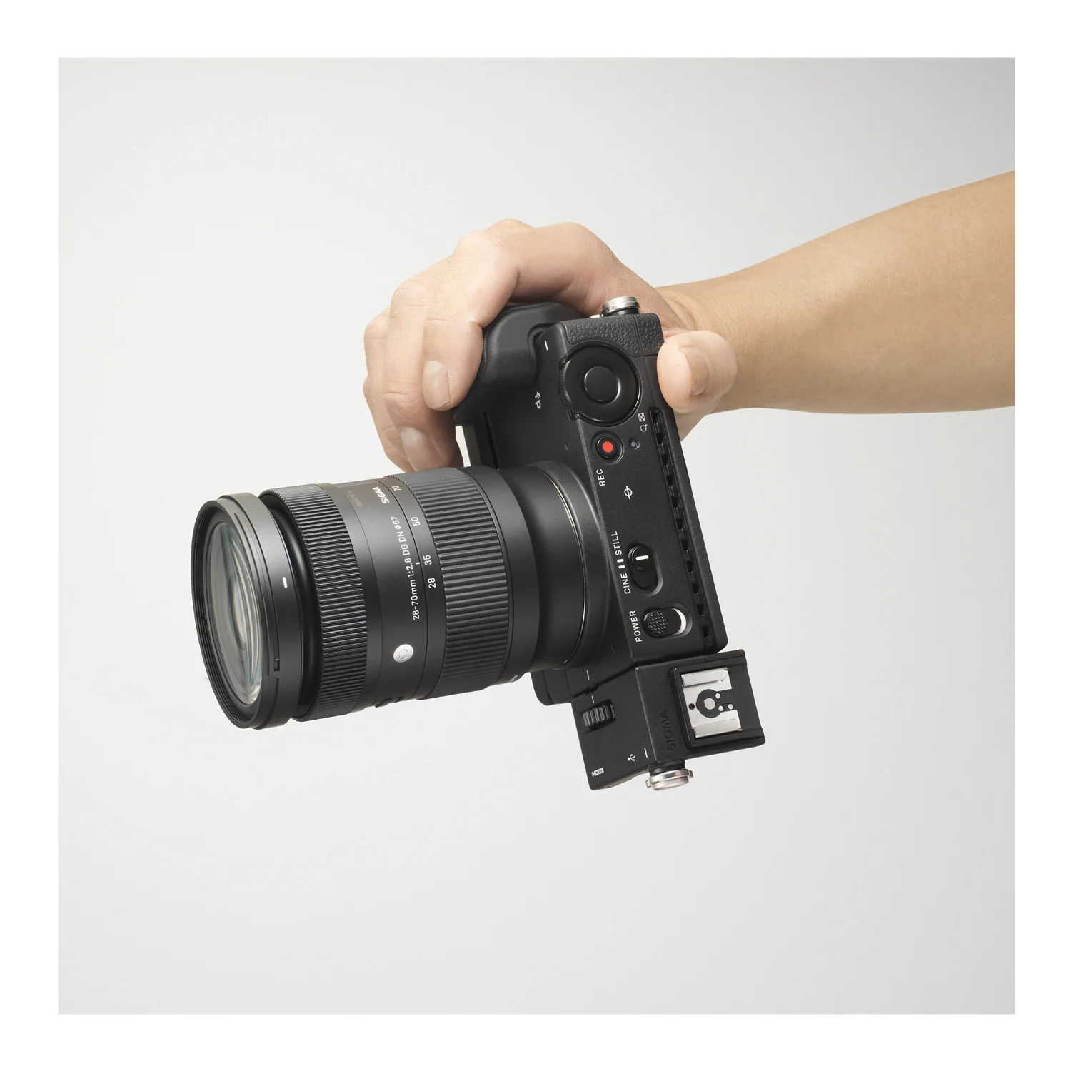 Sigma 28-70mm f/2.8 DG DN Contemporary Lens (Sony E-Mount) Bundle - Image 5