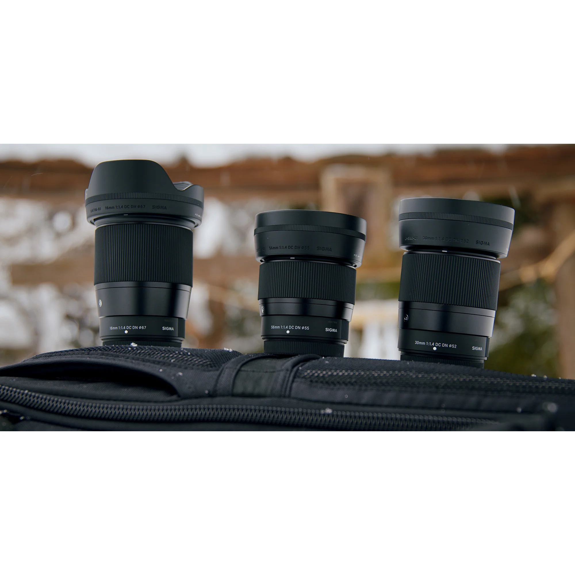 Sigma 16mm F1.4 Contemporary DC DN Lens for Fuji X Mount with Battery and Dual Charger Bundle - Image 6