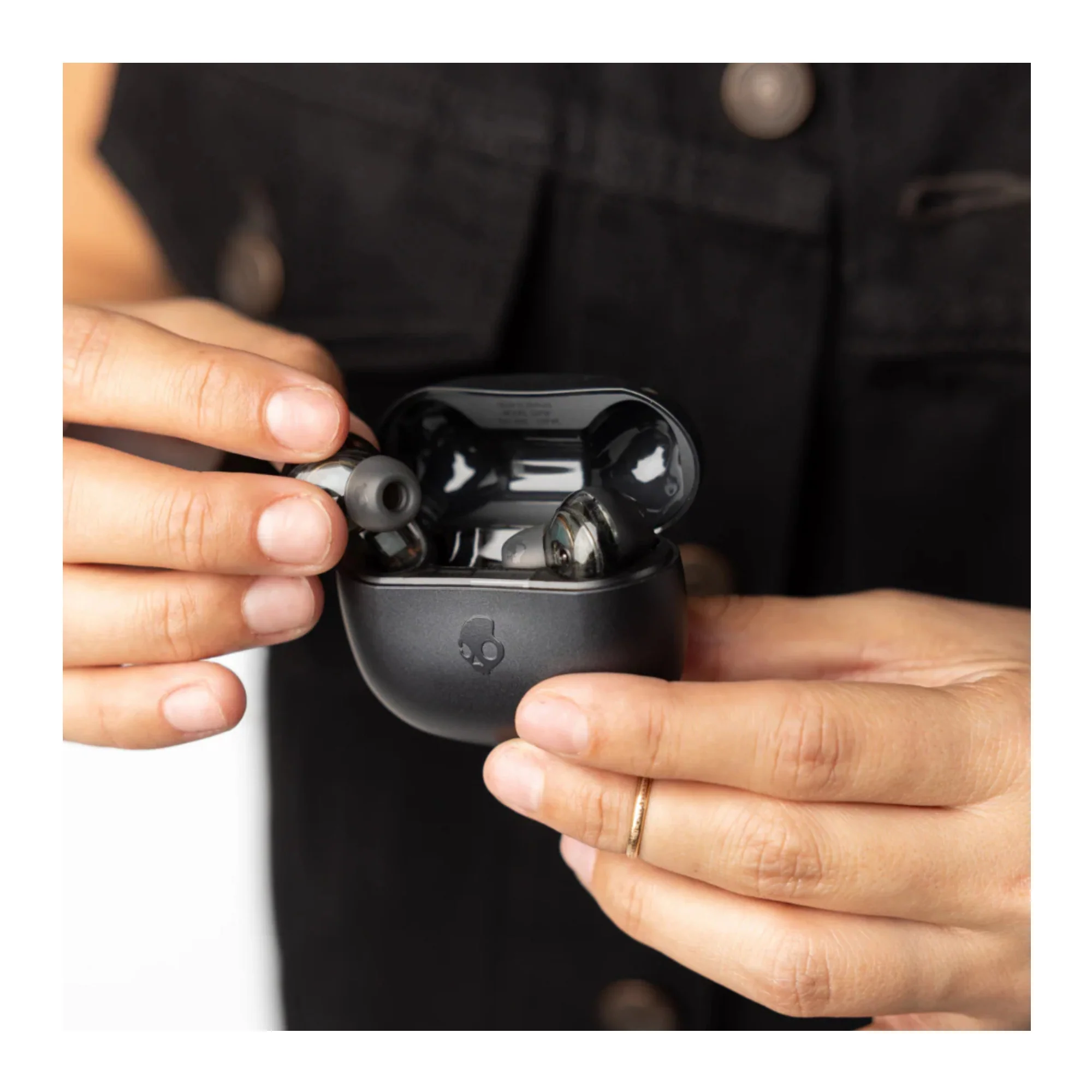 Skullcandy Rail ANC True Wireless Noise-Canceling Earbuds (True Black) - Image 5