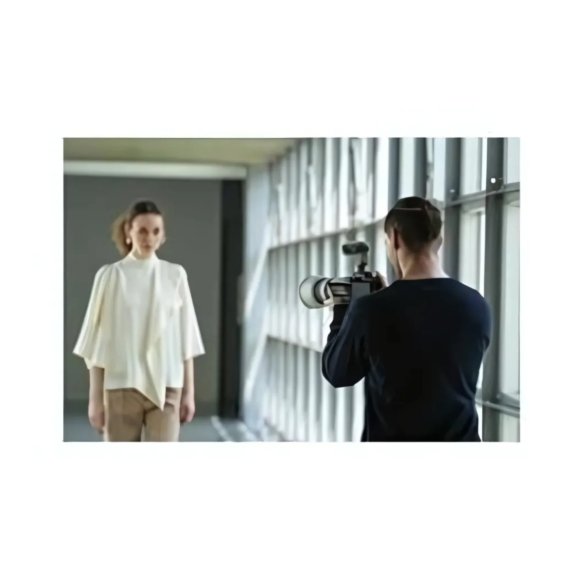 Sony a7R V Mirrorless Camera with 200-600mm f/5.6-6.3 G OSS Lens Bundle - Image 7
