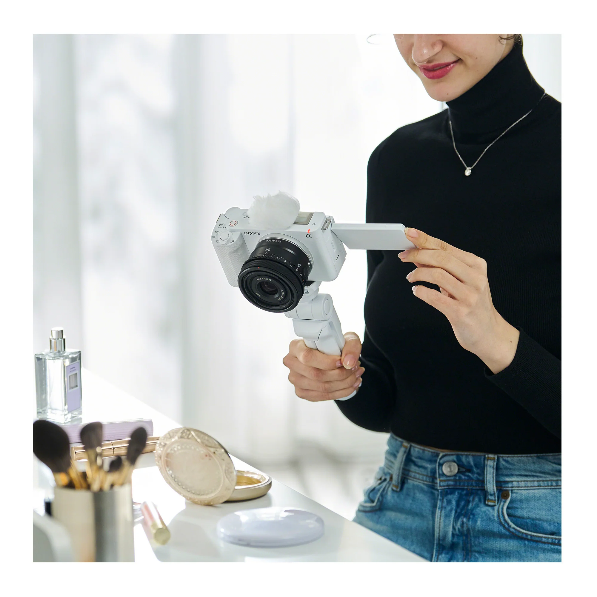 Sony Alpha ZV-E1 Full-frame Mirrorless Vlog Camera with 28-60mm Lens (ILCZV-E1/B, White) Bundle - Image 16