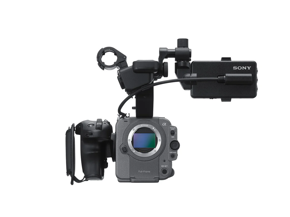 Sony FX6 Cinema Line Full-Frame Camera and FE 24-105mm f/4 G Lens Kit - Image 9