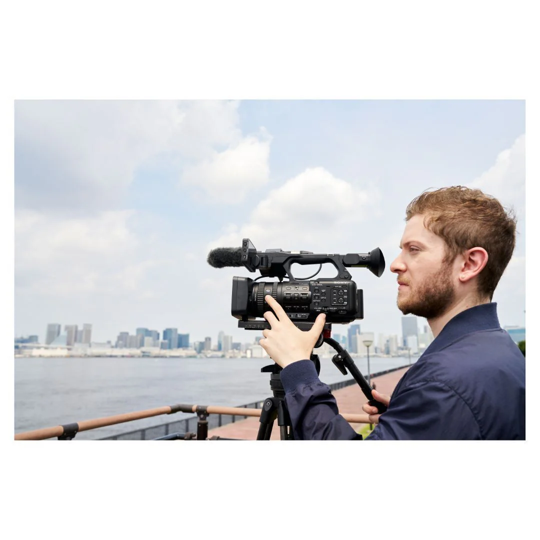 Sony PXW-Z200 Solid State Handheld 4K Camcorder with 1.0-Type Exmor RS CMOS Image Sensor (Black) - Image 7
