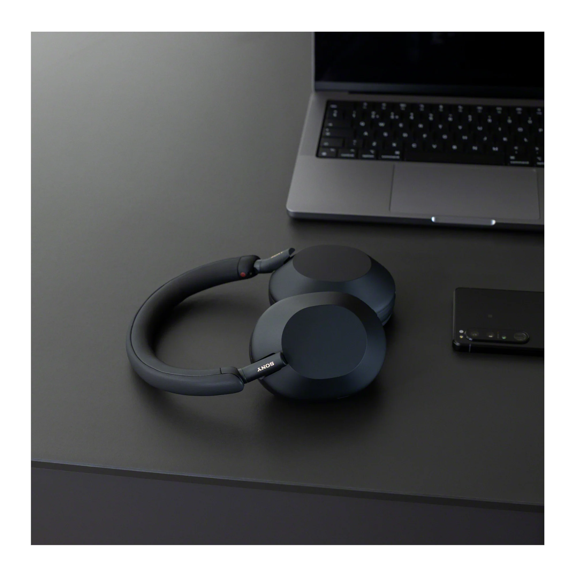 Sony WH-1000XM5 Wireless Noise Canceling Over-Ear Headphones (Black) with 10,000mAh Power Bank - Image 5