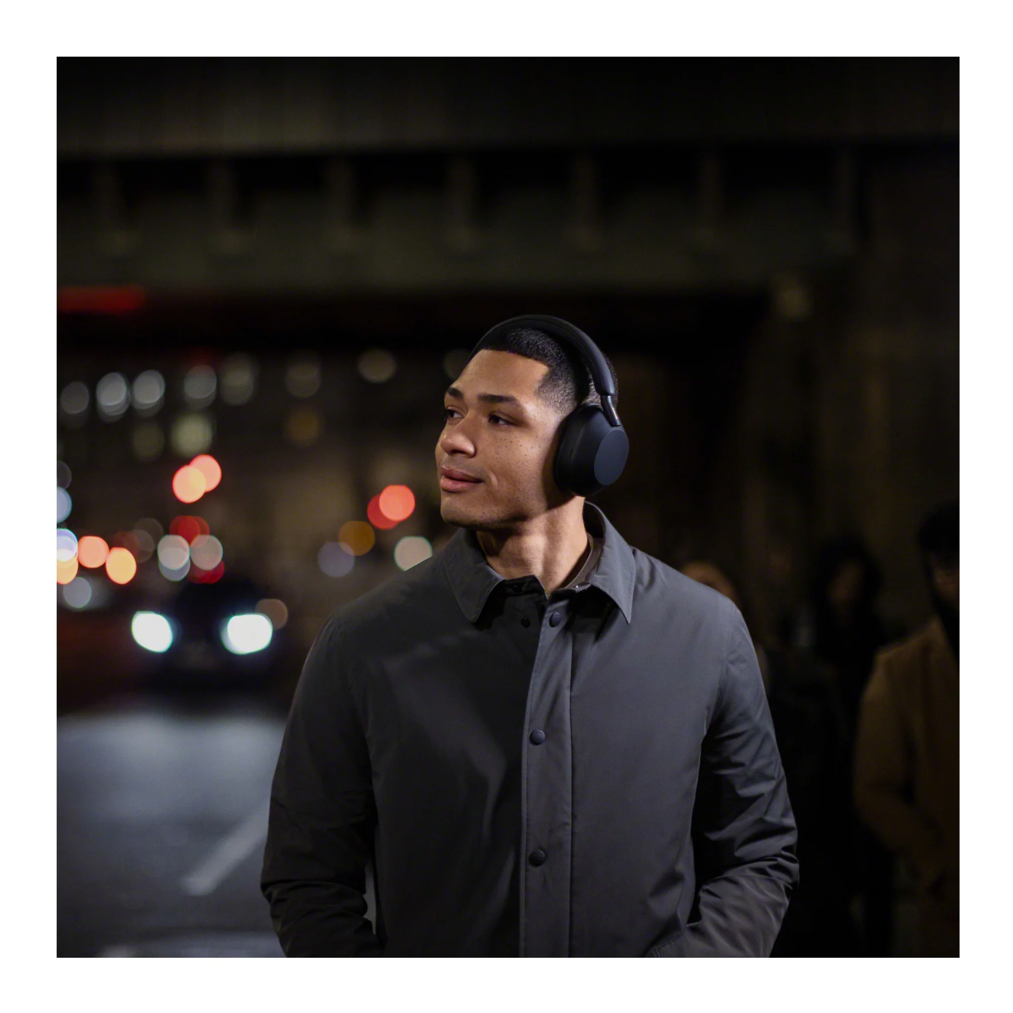 Sony WH-1000XM5 Wireless Noise Canceling Over-Ear Headphones (Black) with 10,000mAh Power Bank - Image 6