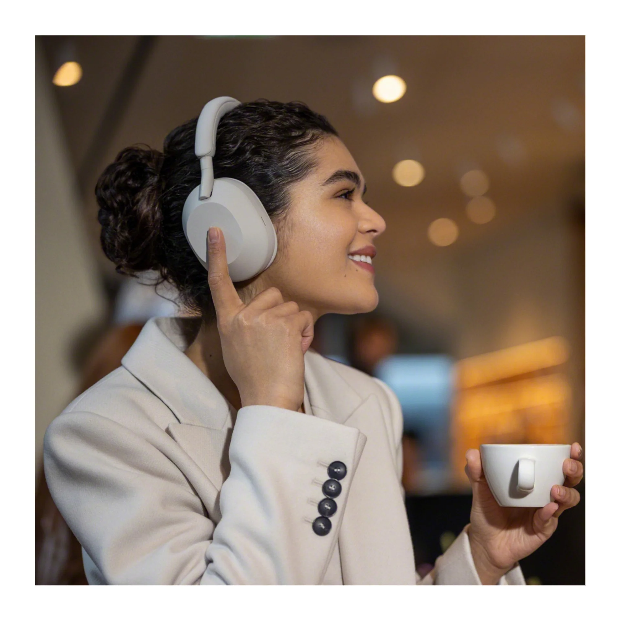Sony WH-1000XM5 Wireless Noise Canceling Over-Ear Headphones Bundle (Silver) - Image 7