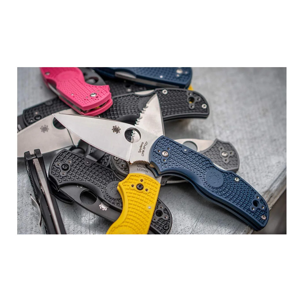 Spyderco Native 5 Full-Flat Grind, CPM S30V Stainless Steel Blade Folding Knife - Image 6
