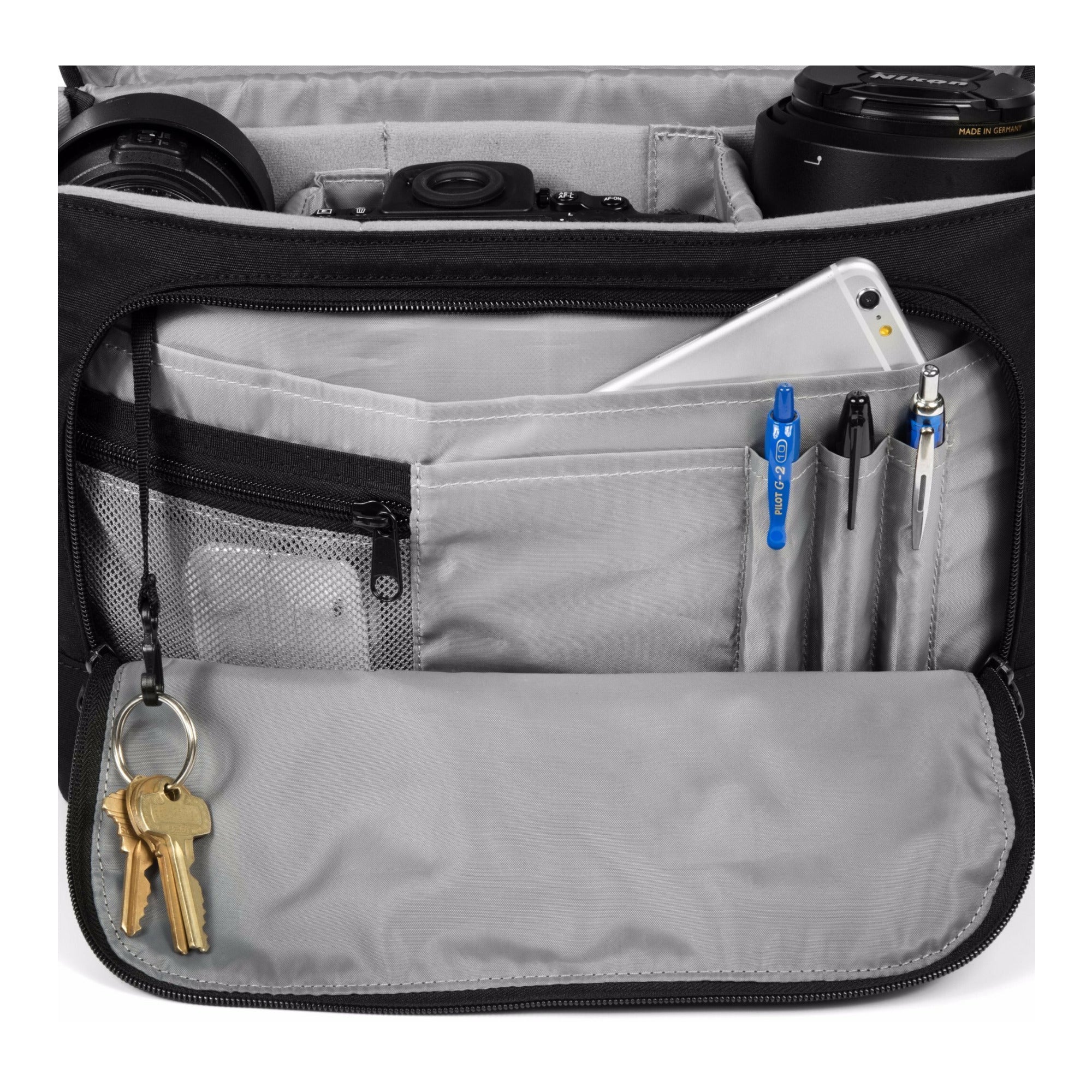 Tamrac Derechoe 8 Quick-Access Mirrorless Camera Bag (Black) - Image 9