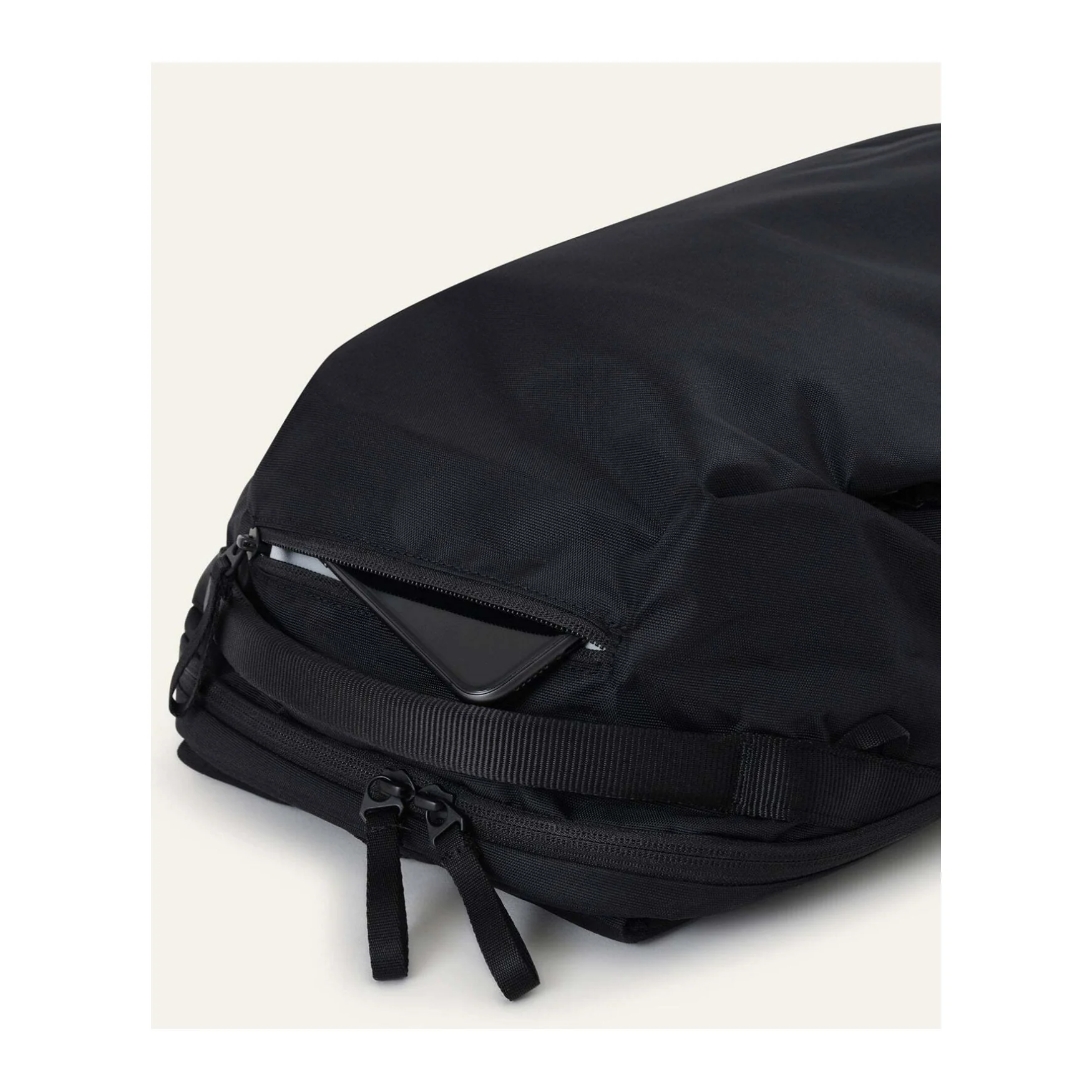Urth Norite 24L Weatherproof Nylon Made Modular Camera Backpack Plus Camera Insert (Black) - Image 5