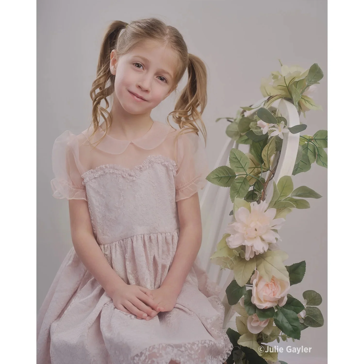 Westcott Wrinkle-Resistant, Machine-Washable Backdrop (Buttermilk White, 9 x 20 Feet) - Image 3