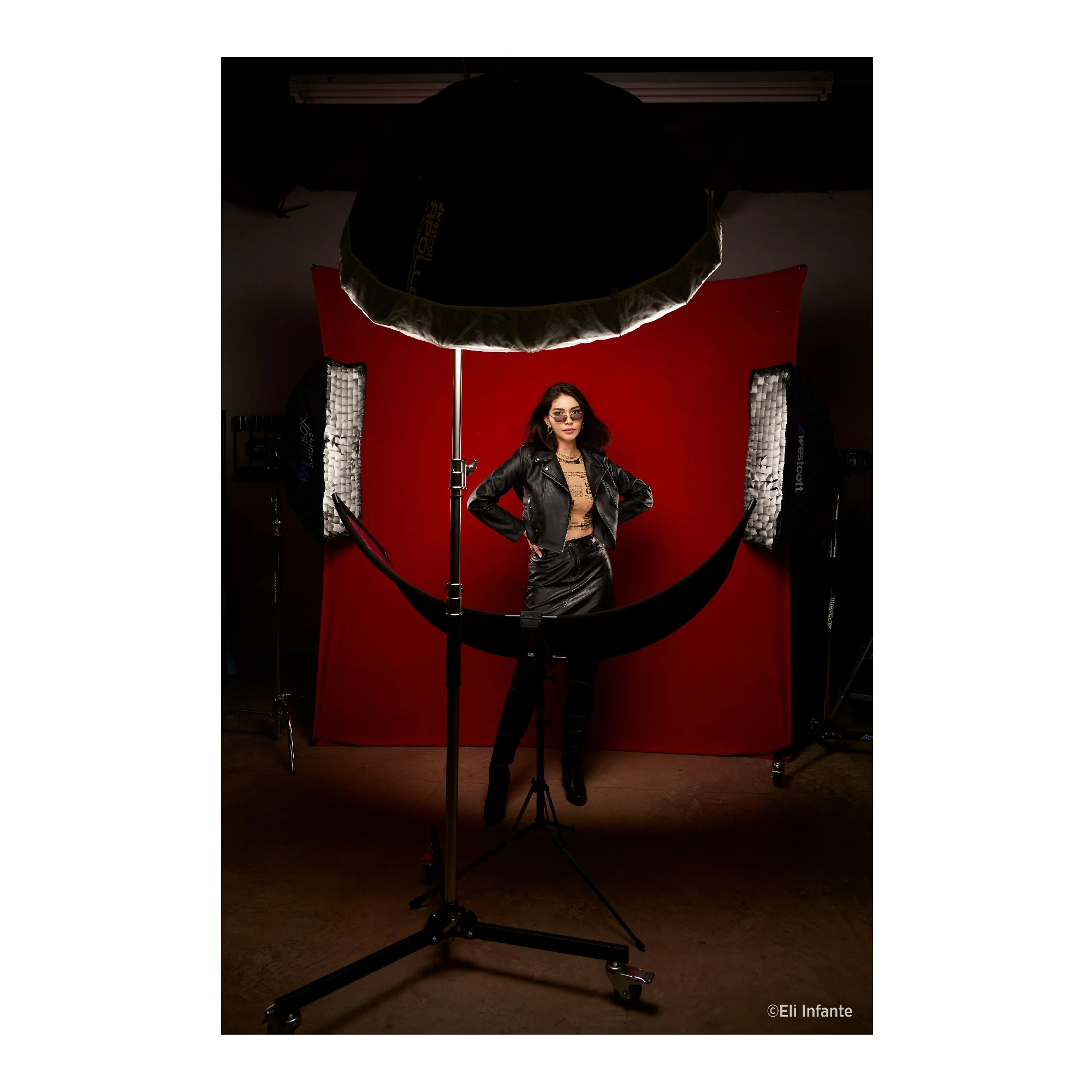 Westcott X-Drop Wrinkle-Resistant Backdrop, For Video Conferencing (Scarlet Red, 5 x 12 Feet) - Image 8