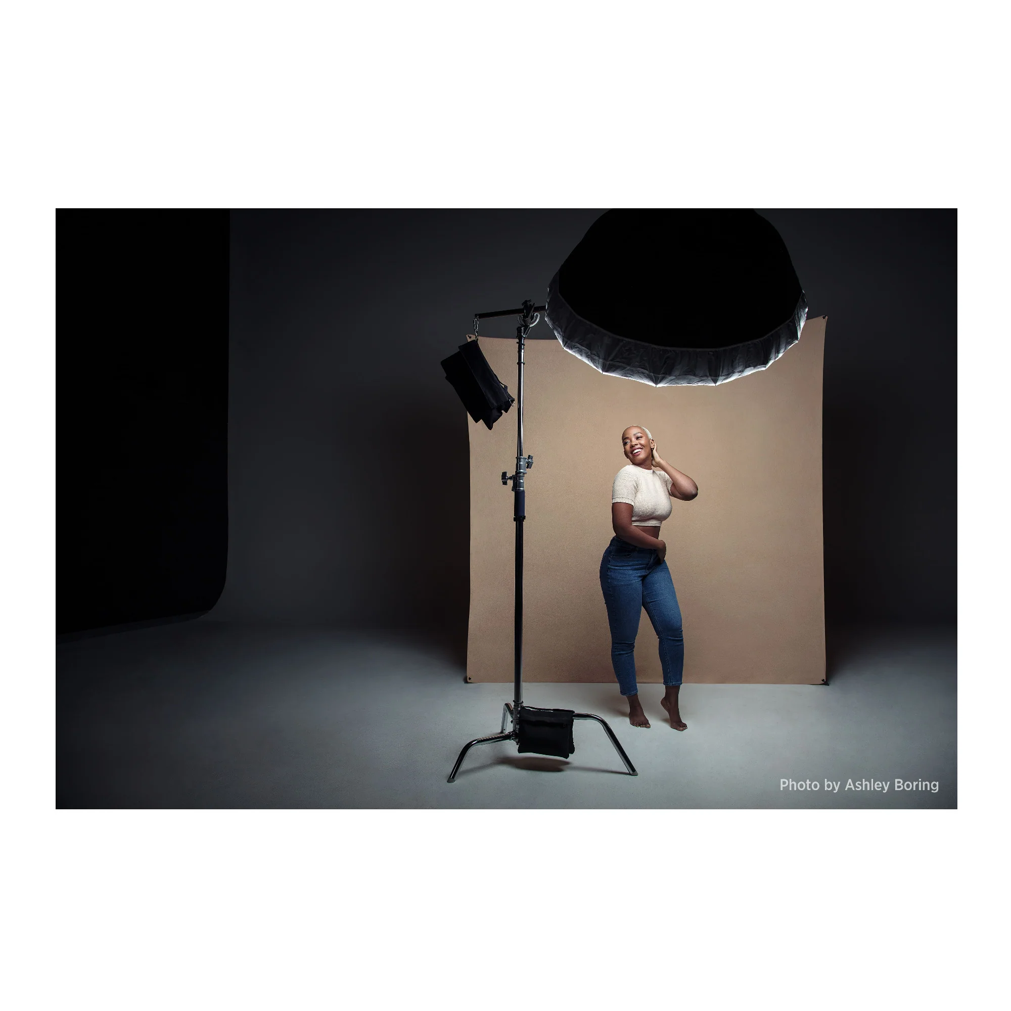 Westcott X-Drop Wrinkle-Resistant Backdrop Perfect for Video Conferencing (Brown Sugar, 5 x 7 Feet) - Image 6