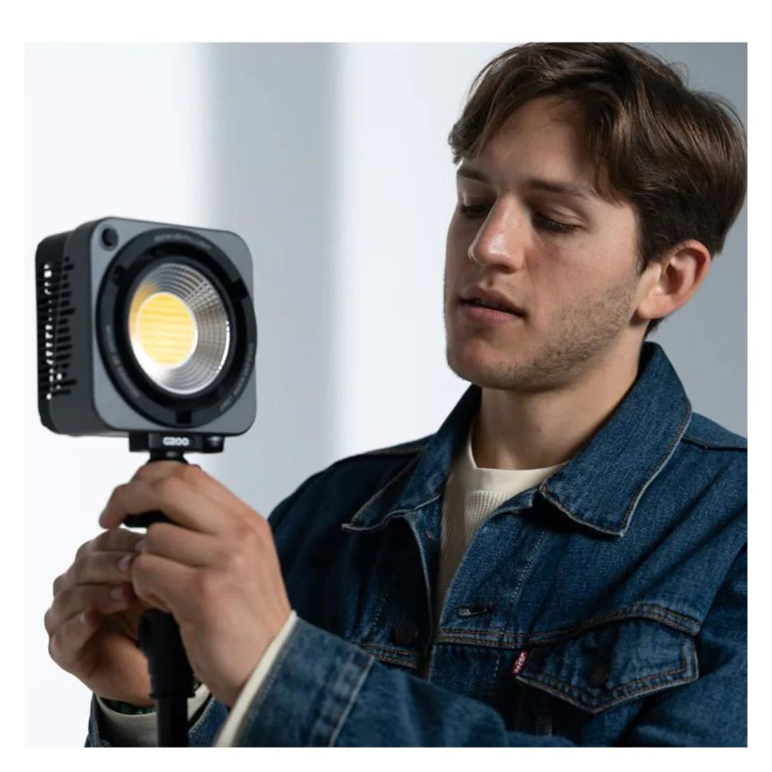 Zhiyun MOLUS G200 Bi-Color LED Monolight with Light Control Separation Design and Seamless Dimming - Image 6